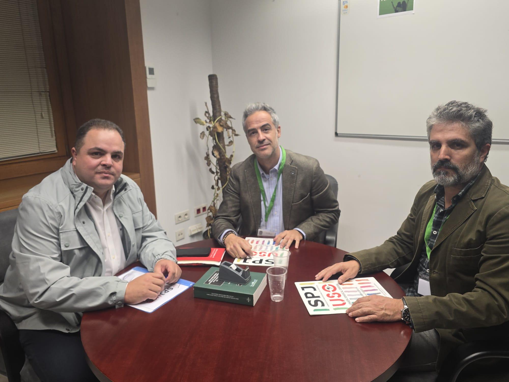 SPJ-USO ANDALUCIA INFORMA: REUNION CON EL PORTAVOZ DEL PSOE EN LA COMISION DE JUSTICIA DEL PARLAMENTO DE ANDALUCIA. SOLICITAMOS LA PRÓRROGA DE LOS PLAZOS DE IMPLANTACIÓN DE LA  FASE 3 DE LA LOESPJ Y PLANTEAMOS LA SITUACIÓN DEL PERSONAL DE JUSTICIA ANDALUZ